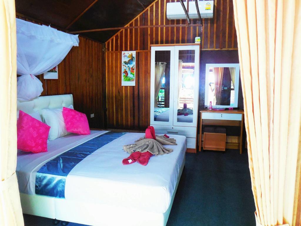 Zanom Sunrise Beach Resort Koh Lipe Exteriör bild