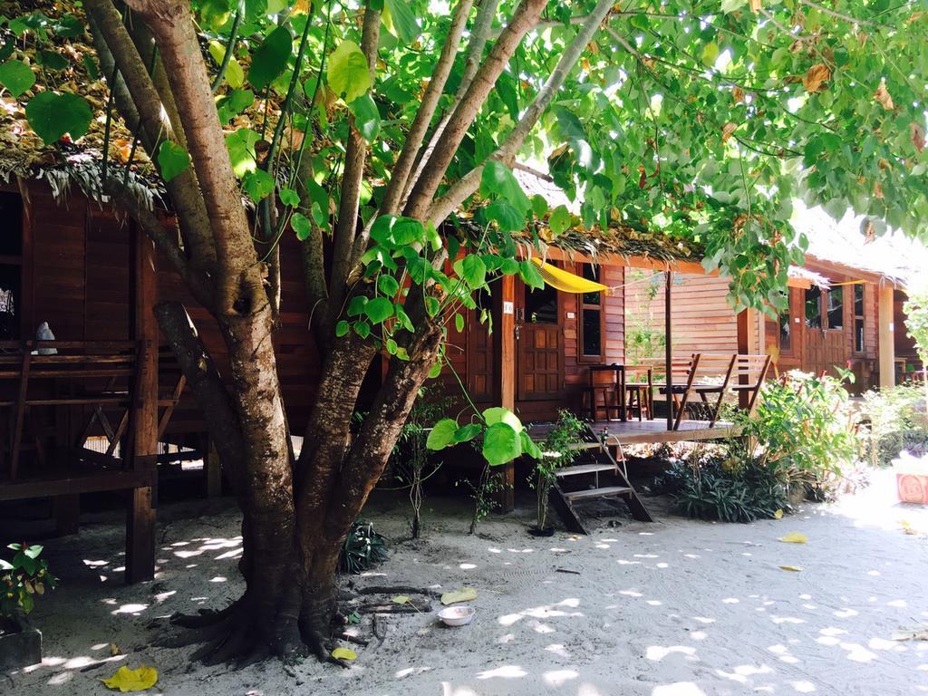 Zanom Sunrise Beach Resort Koh Lipe Exteriör bild