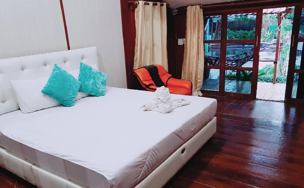 Zanom Sunrise Beach Resort Koh Lipe Exteriör bild
