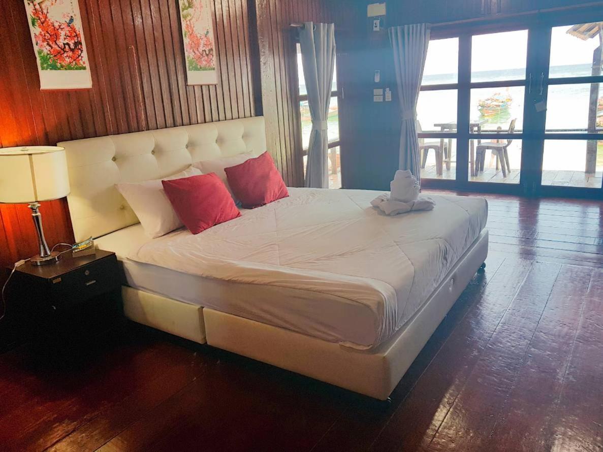 Zanom Sunrise Beach Resort Koh Lipe Exteriör bild