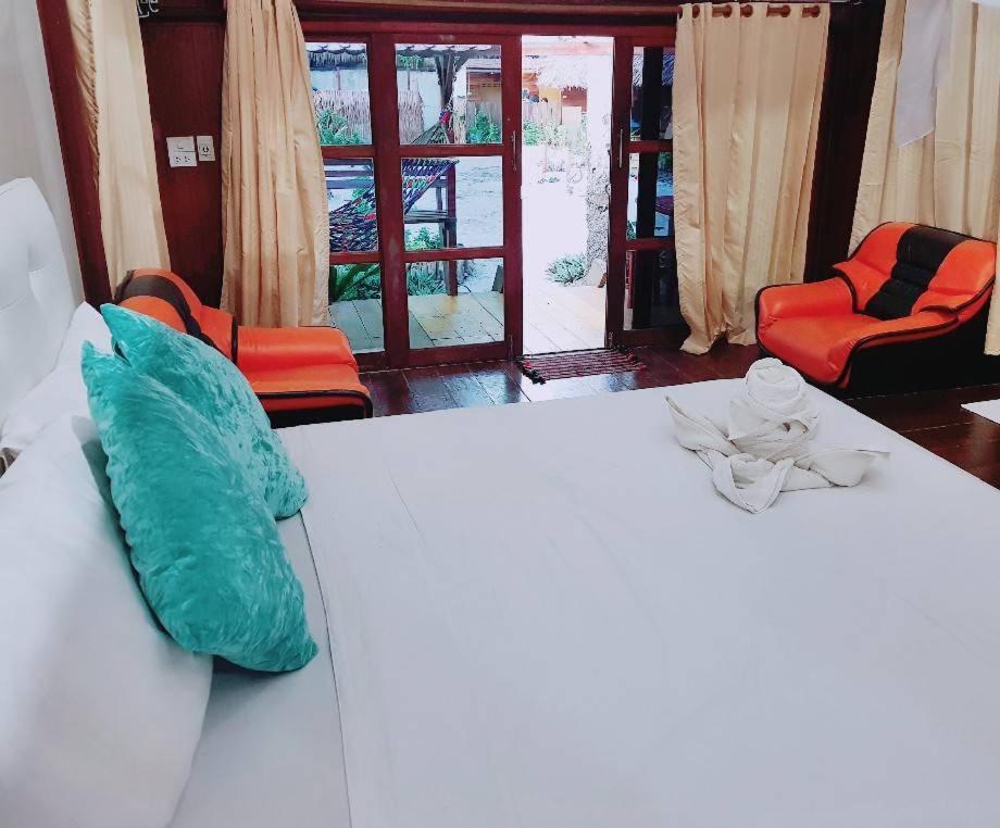 Zanom Sunrise Beach Resort Koh Lipe Exteriör bild