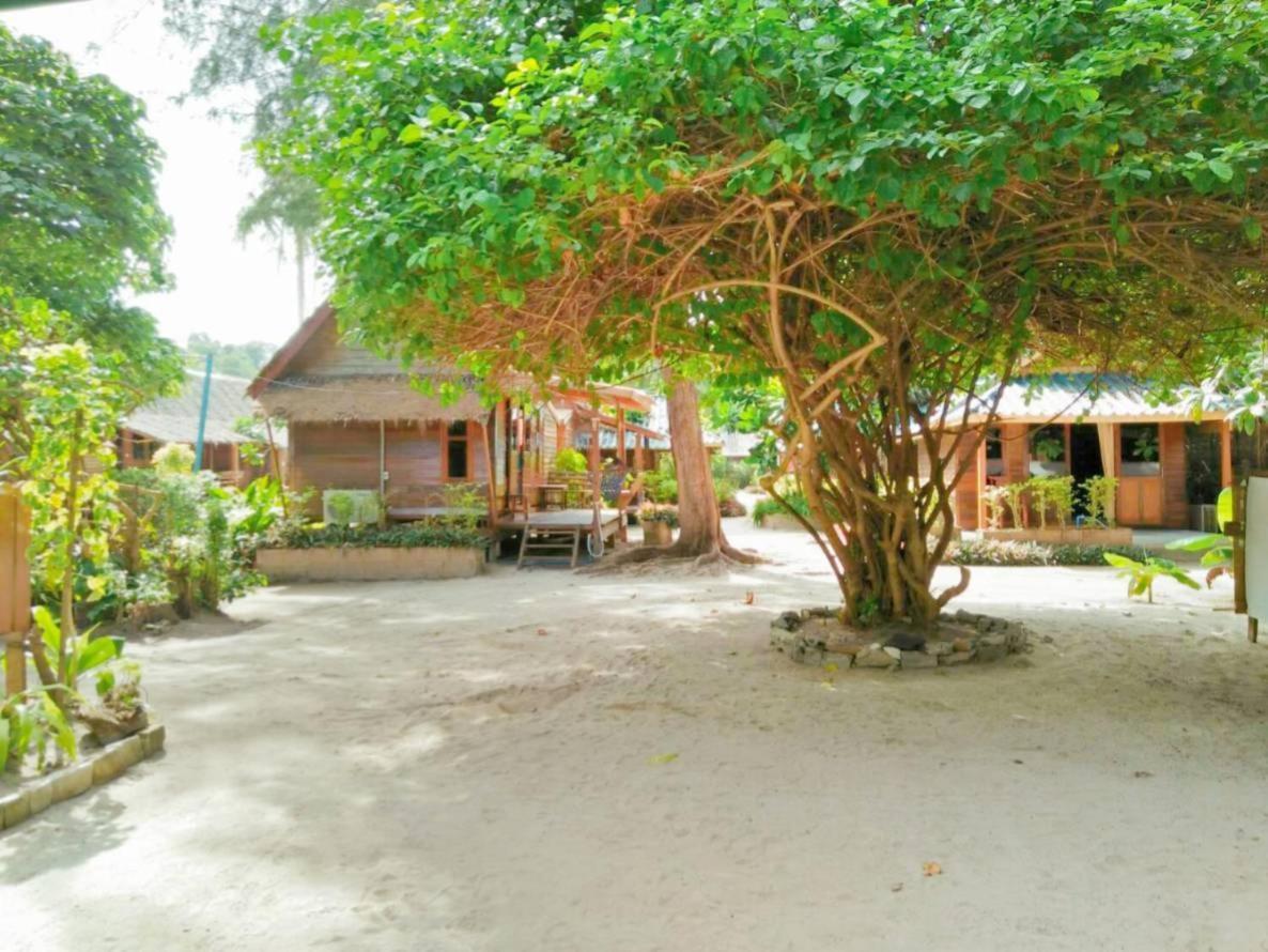Zanom Sunrise Beach Resort Koh Lipe Exteriör bild