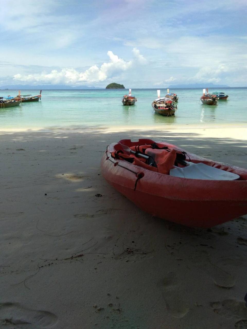 Zanom Sunrise Beach Resort Koh Lipe Exteriör bild