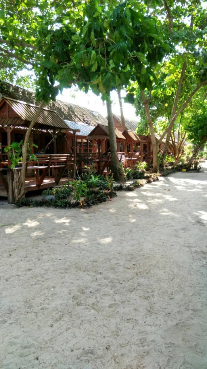 Zanom Sunrise Beach Resort Koh Lipe Exteriör bild