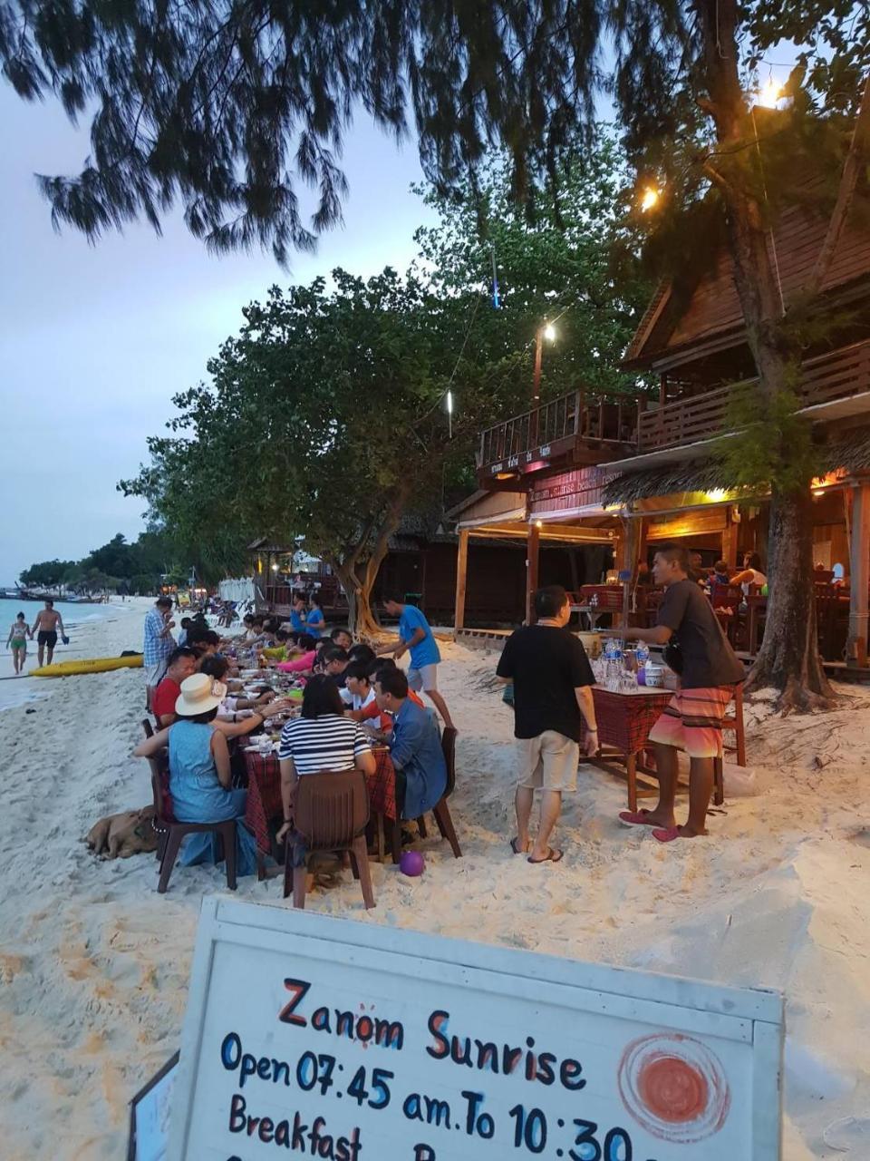 Zanom Sunrise Beach Resort Koh Lipe Exteriör bild