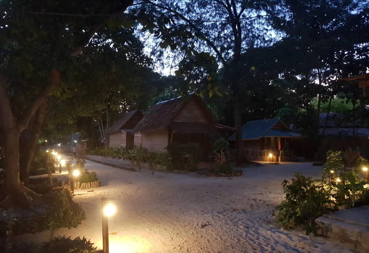 Zanom Sunrise Beach Resort Koh Lipe Exteriör bild
