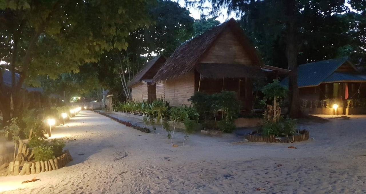 Zanom Sunrise Beach Resort Koh Lipe Exteriör bild